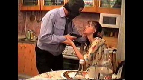 Forçado a chupar sob a mira de uma arma