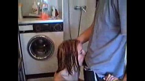 um pervertido fodeu uma garota