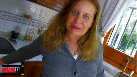 Transei com uma mãe madura na cozinha
