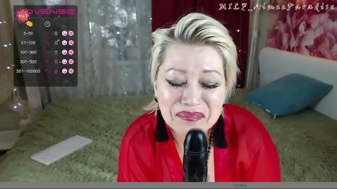 Mãe masturba sua vagina