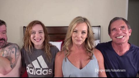 Mãe e pai maduros fazem sexo em casa