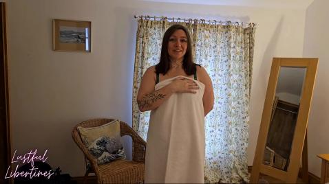 Uma morena madura previu sexo com um homem.