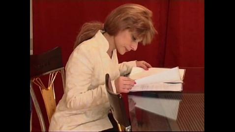 Um subordinado compensa seus erros na documentação com sexo.