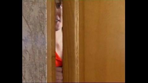 Uma mulher madura se entregou à paixão com um rapaz russo.