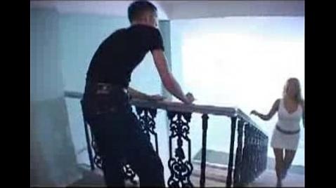 Ele estuprou brutalmente a esposa de seu chefe.