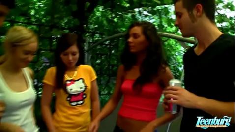 Orgia pornográfica russa em um piquenique