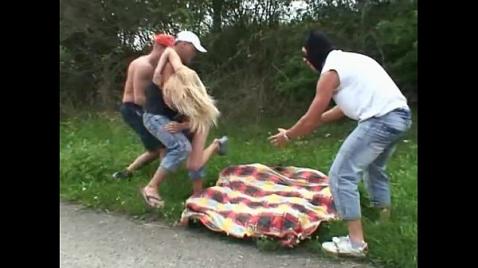 Estupro coletivo na floresta